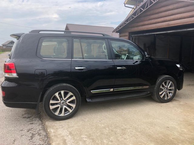 Toyota Land Cruiser 200 (Тойота Ленд Крузер)