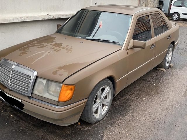 Mercedes (Мерседес) E200